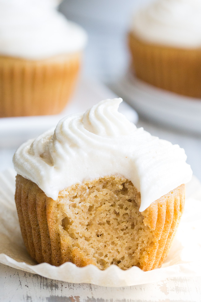 Receita de Cupcake de Baunilha Simples e Fácil